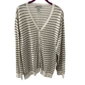 🦄 C.D. Daniels Cream and Gold Striped V-Neck Button Cardigan